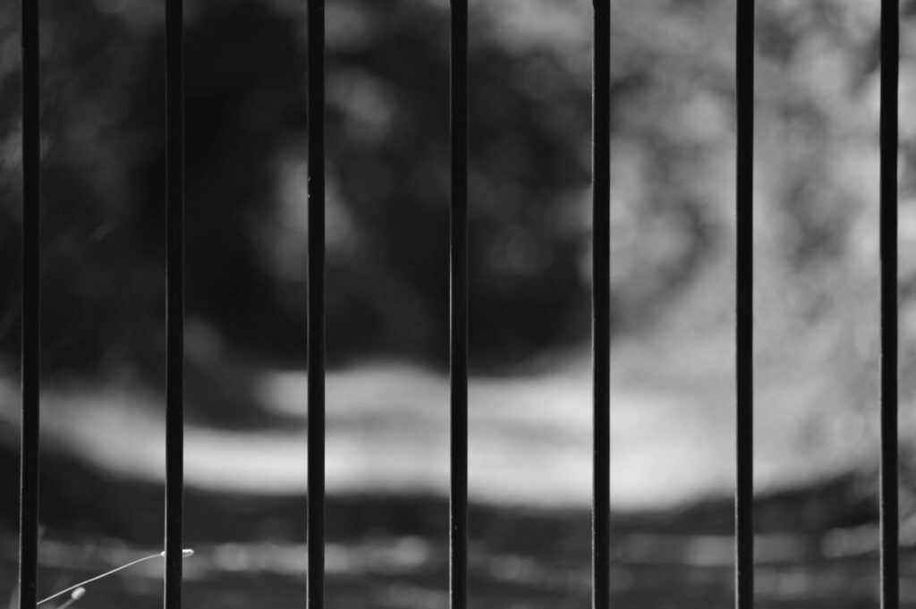 Galvanized steel light fixtures for strong outdoor lighting