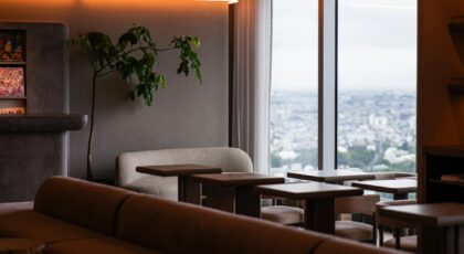 Elegant hotel lounge with contemporary interior and panoramic city view. Ideal for relaxation.