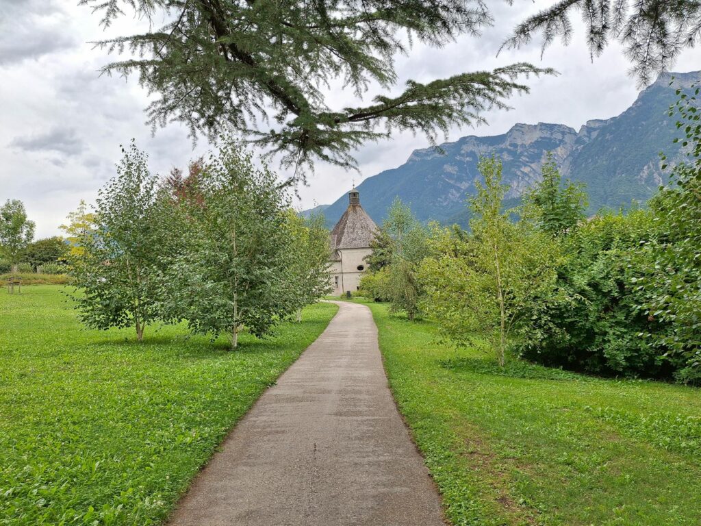 Ubud’s Alami Villa: Nature-Filled Escape for Tranquil Stays